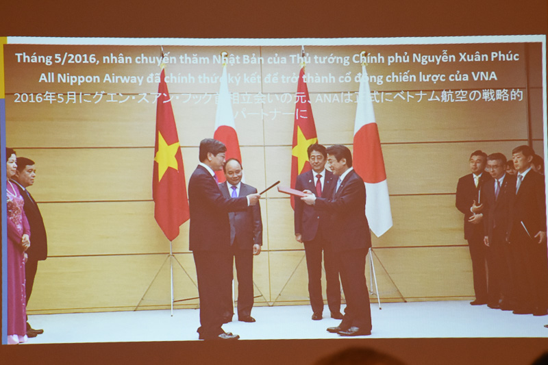 ベトナム航空 プレジデント兼CEO ズン・チー・タイン氏がベトナム航空の歩みや両社の新サービスについて説明