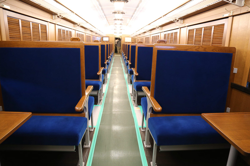 普通車（2号車）