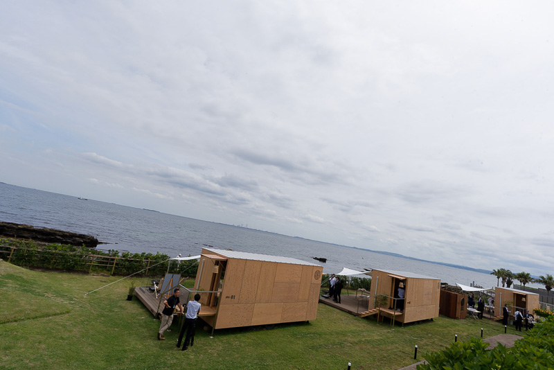 眼前に海が迫る広いスペースに、わずか3棟だけ設置される
