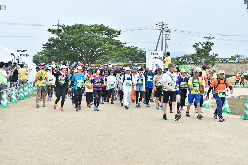 5分後に棚田ウォーク（約30km、計測なし）がスタート