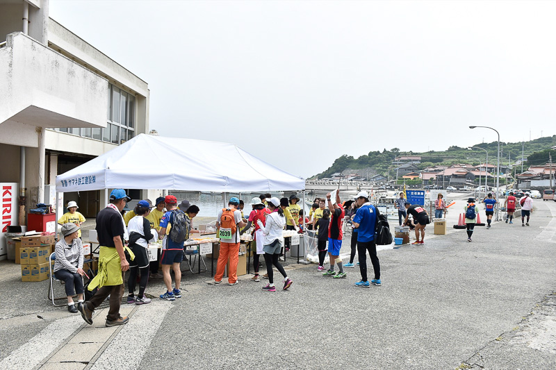 立石観音にも「立石エイド」が設置されていた。漁港の婦人部による運営とのこと