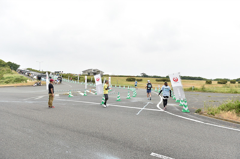 16.3km（ダブルフルマラソンは47.3km）地点には、2カ所目（ダブルフルマラソンは5カ所目）の千畳敷駐車場がエイドポイントとして設置されていた