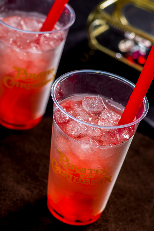 「パイレーツスパークリングドリンク（グレナデン＆ミントシロップ）」（380円）