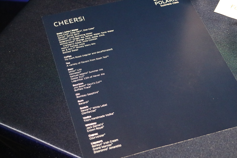 マスターソムリエが選定したワインやリキュール類が用意されている