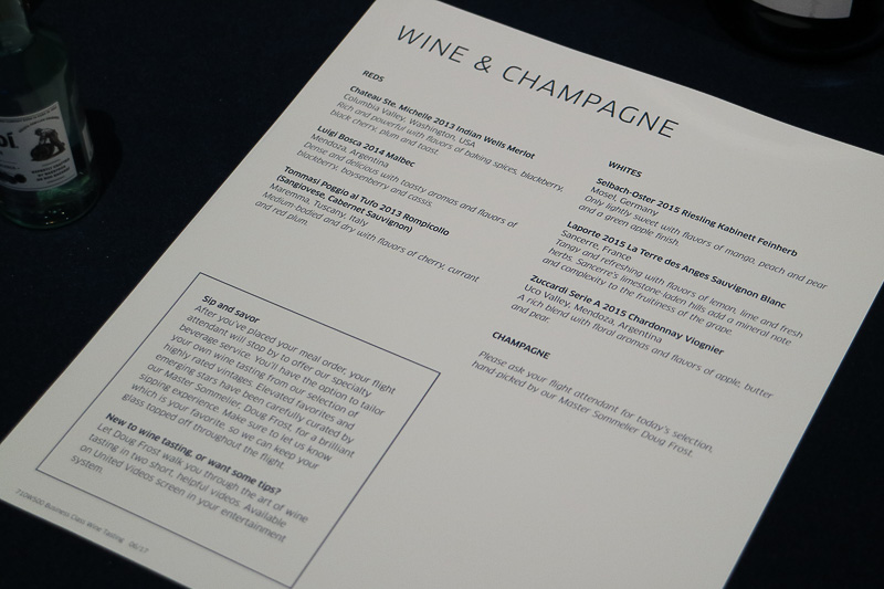 マスターソムリエが選定したワインやリキュール類が用意されている