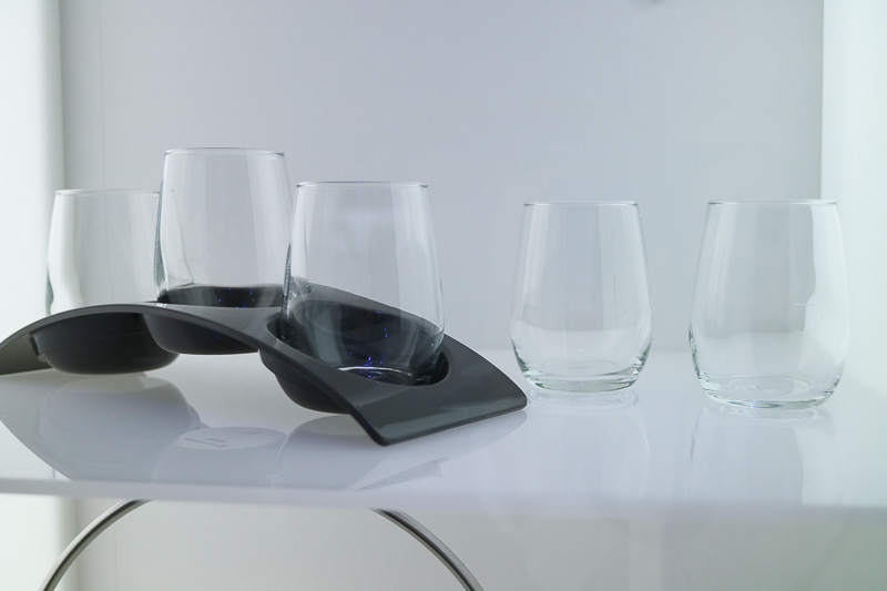 3種のワインを試飲するグラス