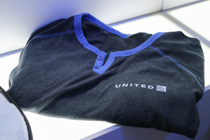 12時間を超えるフライトで提供される100％コットンのパジャマ