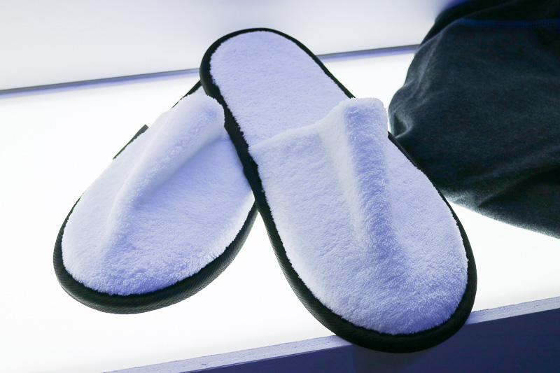 裏地がフリースのスリッパ