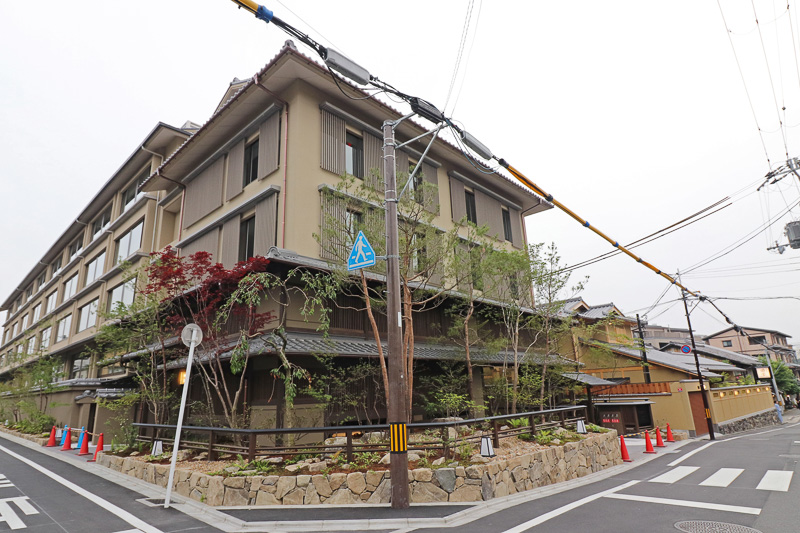 後ほど外観のみ視察。外観はほぼ工事が完了し、9月の開業に向けて準備が進められていた