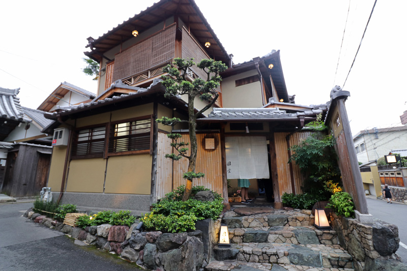 名店「八坂圓堂」の南邸