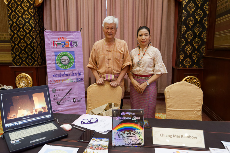 現地下見ツアーやパークゴルフを推進する旅行代理店のほか、ホテル、ゴルフ、スパなどのリゾート施設が出展、日本から来た参加者に詳しい設備などを案内していた