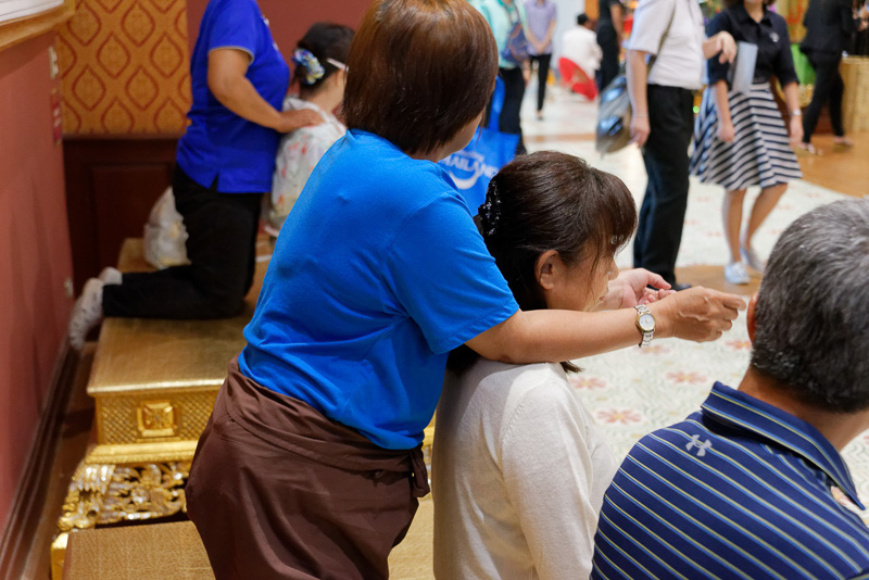 タイの伝統や食文化を体験できるデモも多数。タイ式マッサージを無料で10分程度施術してもらえたりもする