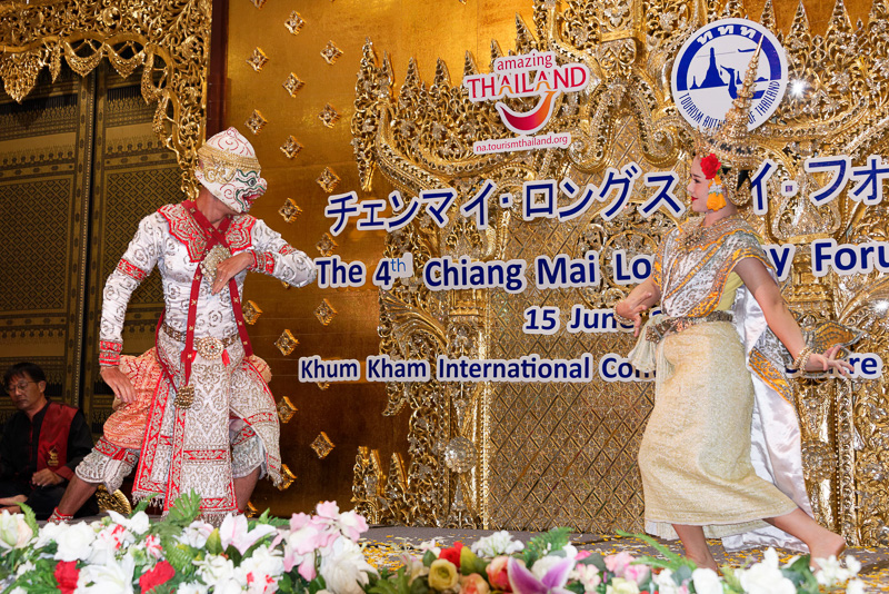 さまざまなタイ伝統の踊りも披露