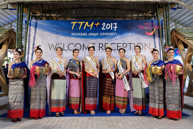 ミスチェンマイの皆さんが華を添える