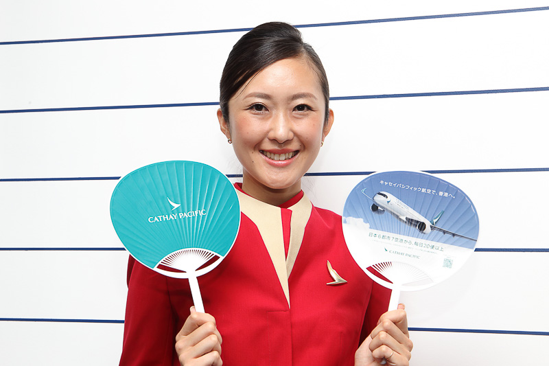 うちわに描かれていたのはキャセイパシフィック航空が就航しているエアバスの最新鋭機であるA350型機