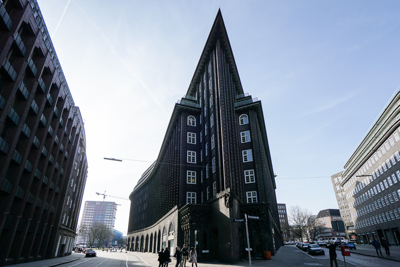 チリハウスは三角地帯に建設されていて、鋭角な部分がある