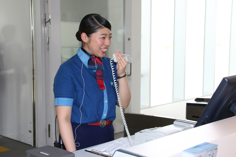 機内へ案内する時刻となった