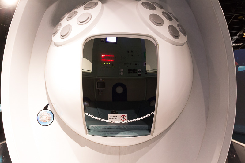 有人潜水調査船「しんかい6500」も展示されており、コクピットを見たり、シミュレータで深海の知られざる世界を覗く楽しみもある