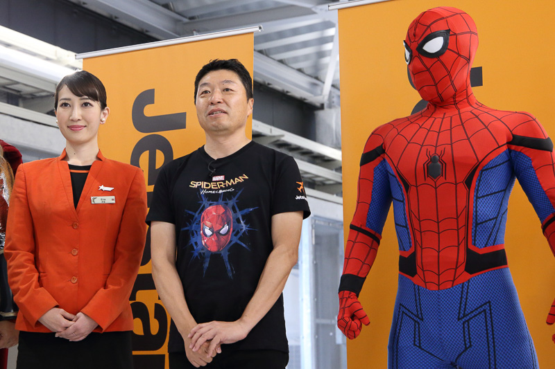 「初便をここにいる皆さまと一緒に搭乗できる事を楽しみにしている」と語るジェットスター・ジャパン株式会社 代表取締役会長 片岡優氏（中央）