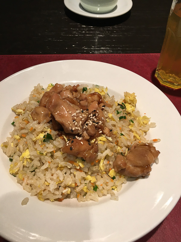 焼き飯、鳥の照り焼き乗せ。美味しかった！