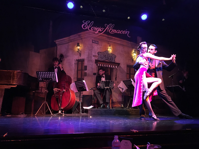 タンゲーリアの「El Viejo Almasen」のダンスショー
