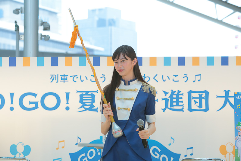 退場間際にバトンを渡された中条あやみさん