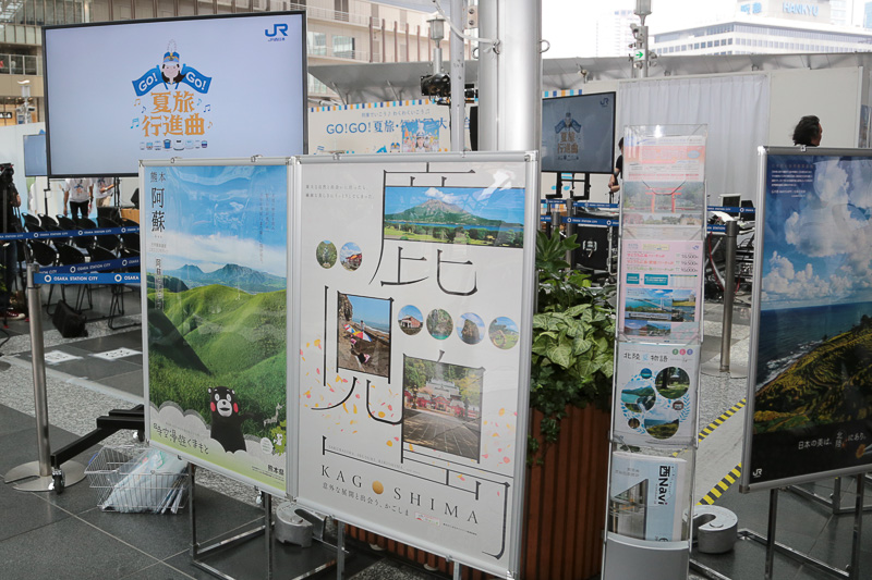 JR西日本エリアの各地域をPRするパネルの展示