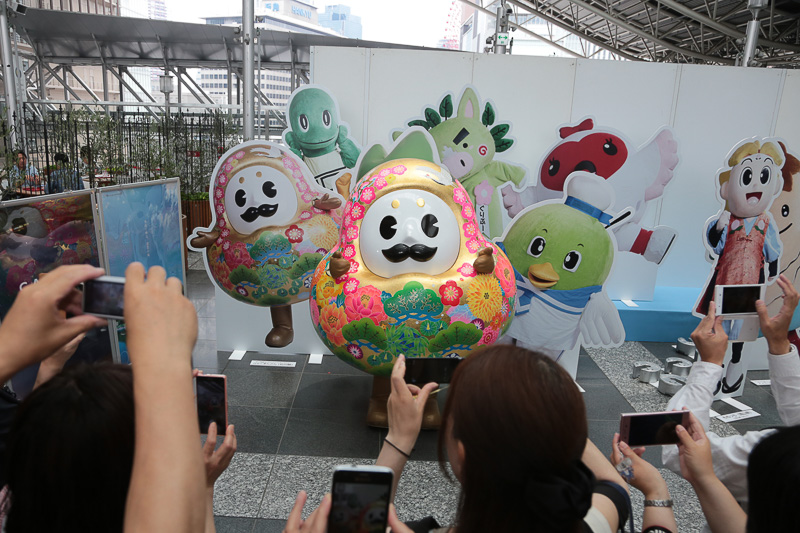 マスコットキャラクターたちがグリーティングを行なった