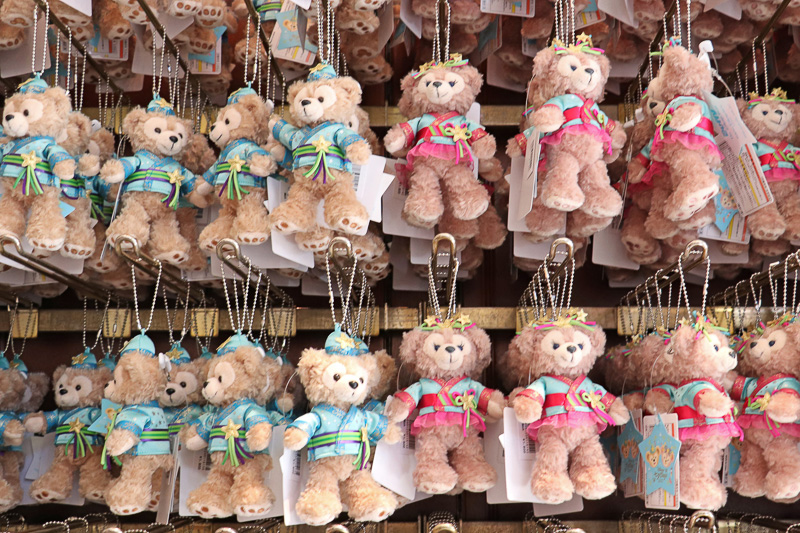 東京ディズニーシーのみで販売中の「ぬいぐるみバッジ」（1800円）