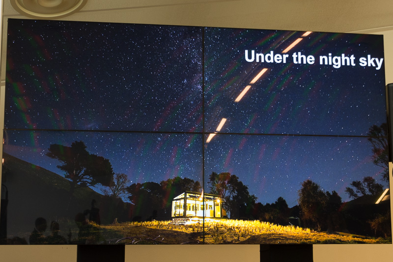 全面ガラス張りの宿泊施設「PurePods」。夜は星空、昼は大自然に包まれ、開放的に過ごせる