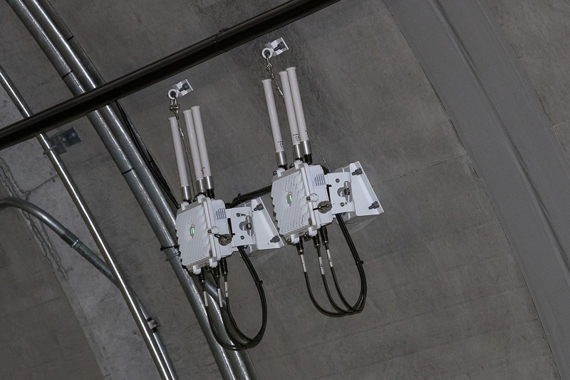 トンネル内に設置されたアクセスポイント