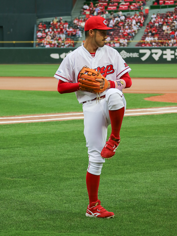 選手たちのなかでも菊池内野手は特に丁寧なフォームでキャッチボールをしていた