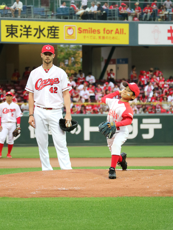 石原慶幸捕手へストレートを投げ込む平田蒼佑くん