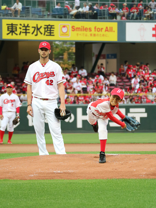 石原慶幸捕手へストレートを投げ込む平田蒼佑くん