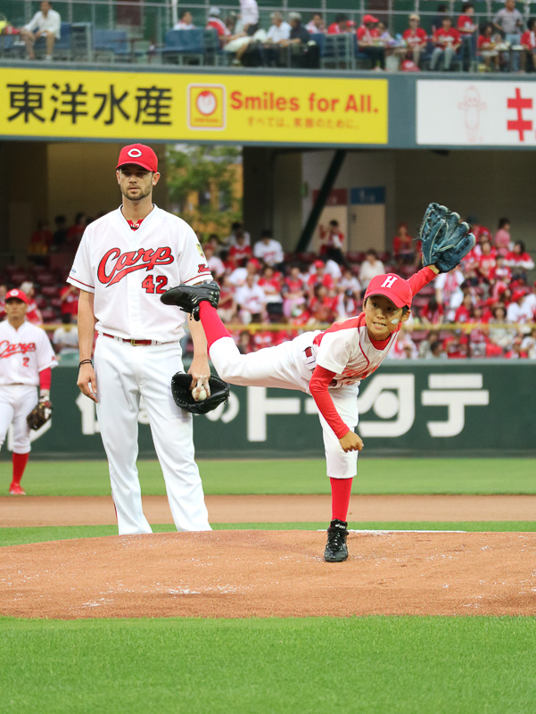 石原慶幸捕手へストレートを投げ込む平田蒼佑くん