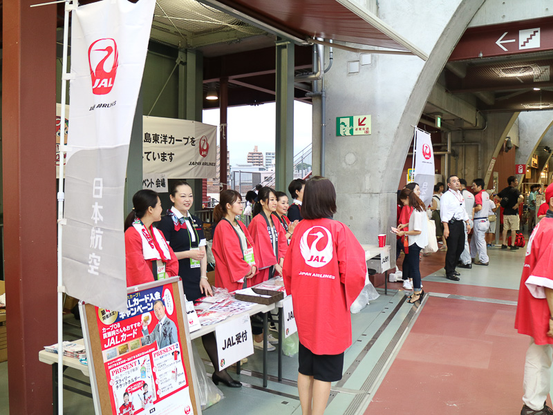 ライトスタンド側奥にある「かば広場」にJALのブースは設けられた。当初は「こもど広場」と2カ所の予定だったが、天候などの事情により「かば広場」に集約された