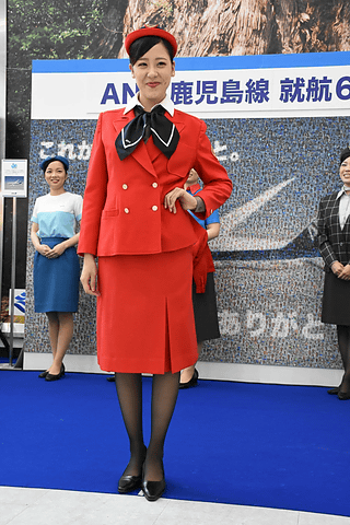 ANA、歴代グランドスタッフの制服が揃った鹿児島就航60周年記念