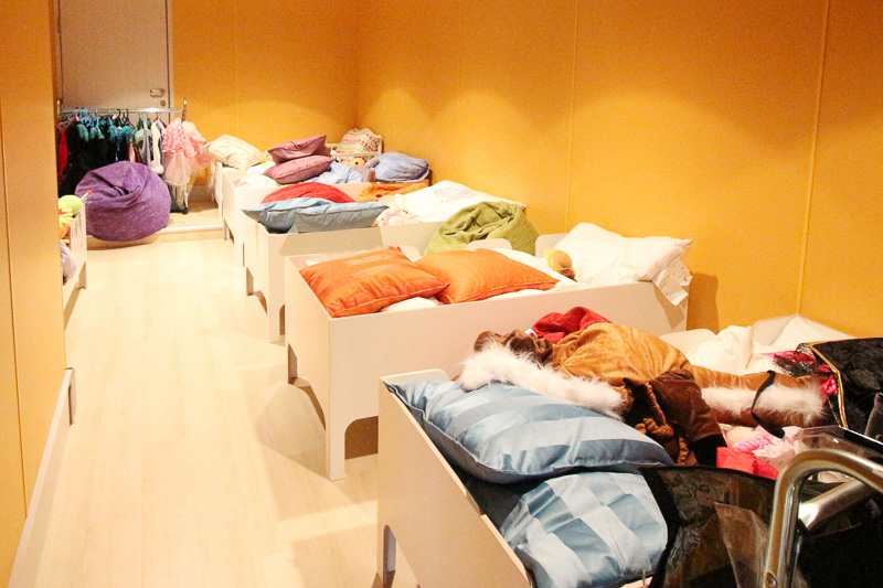 2～12歳の子供専用の遊び場「リトルパンダクラブ」。有料でスタッフに託児もできる