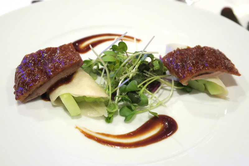 皮がパリパリで香ばしい北京ダック（Roasted Peking Duck）