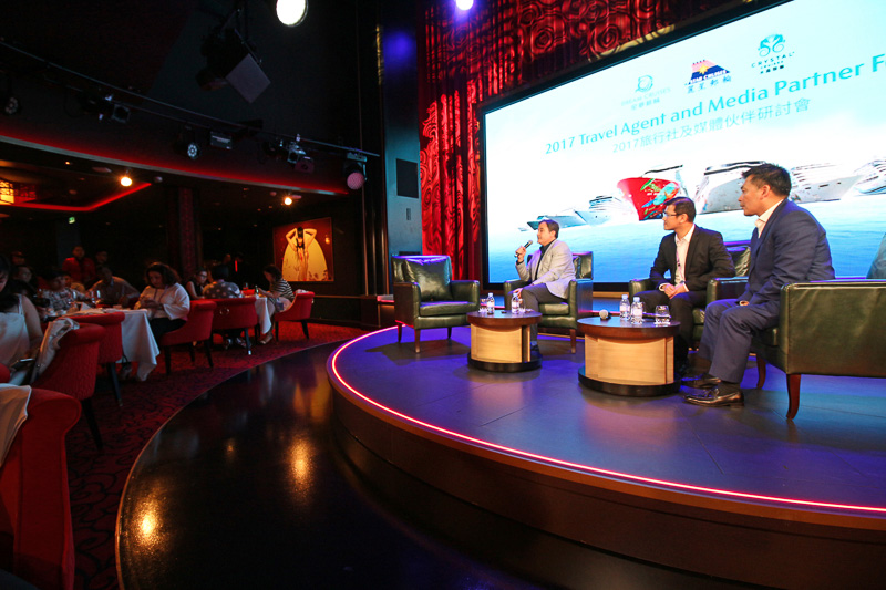 有料レストランの「シルクロード」で引き続き行なわれた質疑応答