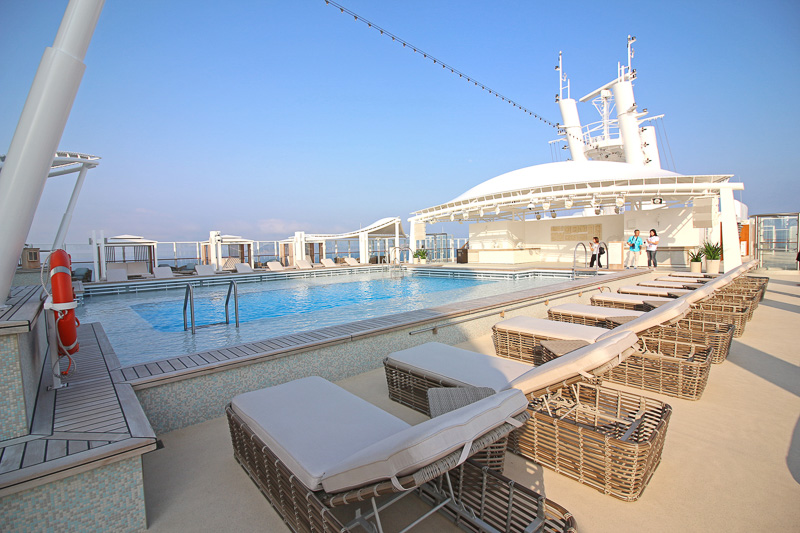 ゲンティン クラブ専用のプールとサンデッキ