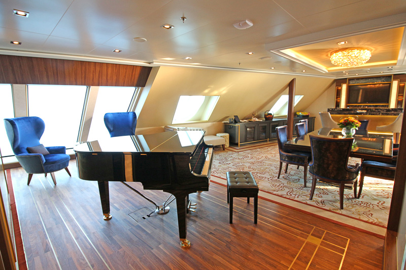 最も豪華な客室「ガーデン ペントハウス」にはピアノも。ベッドルームも2つある