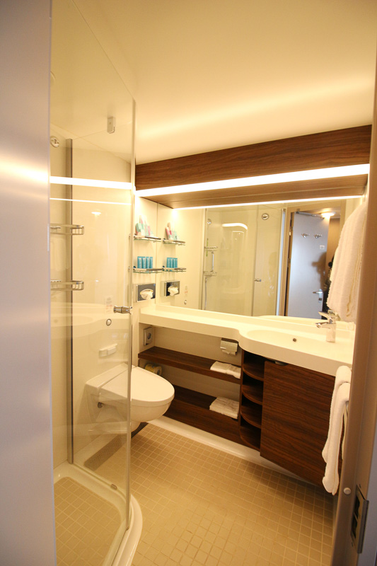 プライベートバルコニー付きの「バルコニーステートルーム」。客室は28m<sup>2</sup>または17m<sup>2</sup>、バルコニーは3m<sup>2</sup>