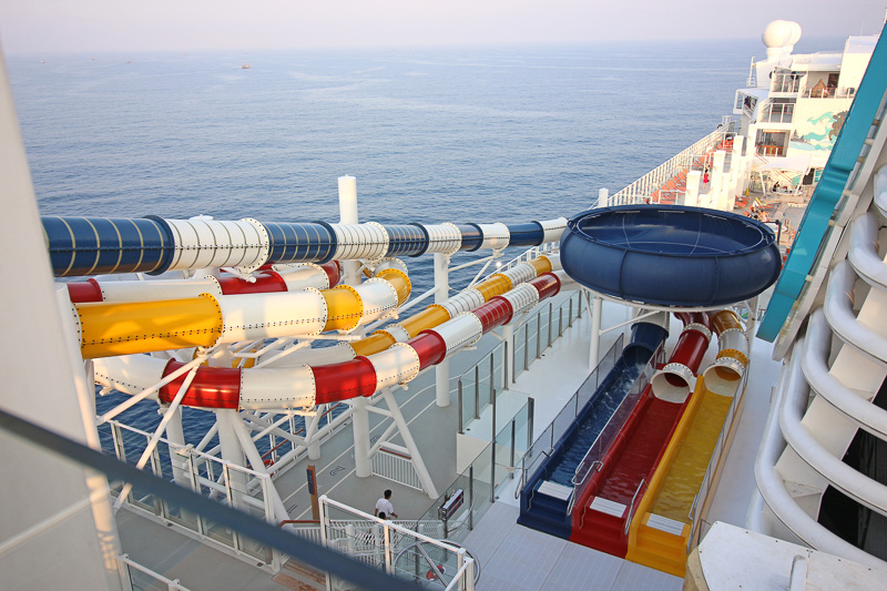 巨大スライダーの一つ。最後に上の開けた円形エリアがあるタイプ