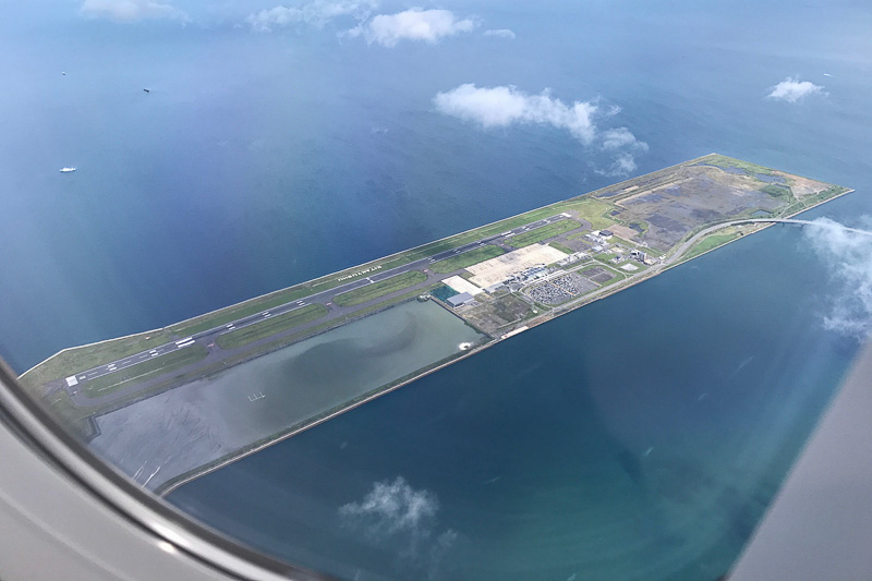 北九州空港全景。午前中の台風の影響がなくなり快晴となっていた