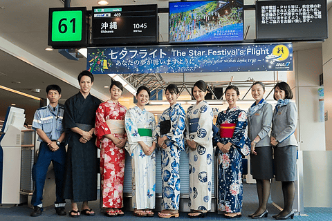 Ana 羽田 那覇便で七夕イベント 七夕飾りや水絵でお見送り トラベル Watch