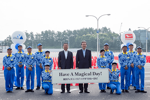 東京ディズニーリゾートとダイハツ パーキング施設への協賛開始を記念したコーンアート披露 7月31日まで展示 日本で一番 夢と幸せにあふれたパーキング を応援 トラベル Watch