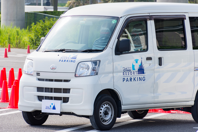会場には東京ディズニーリゾートパーキングのラッピングが施されたダイハツ車も