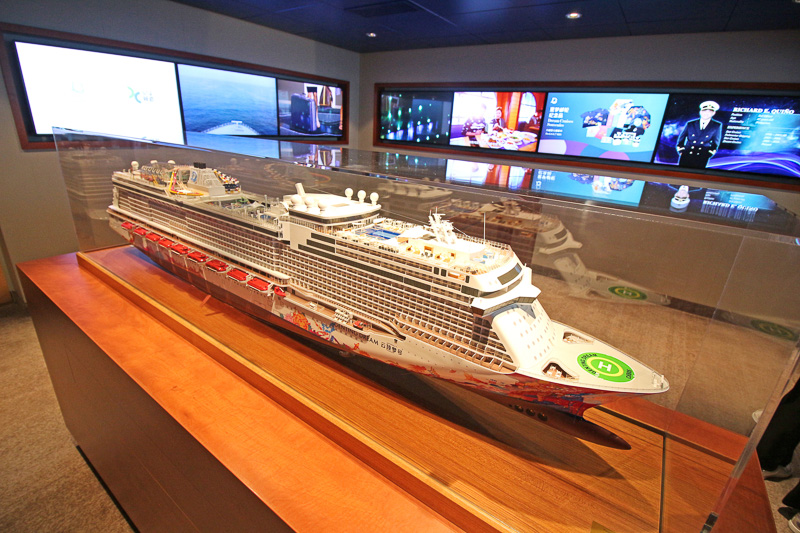 ゲンティン ドリームの大型模型が設置されている