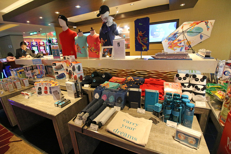 こちらはバー360の近くに設置されていた、ゲンティン ドリームのオリジナルグッズを販売する「ポップアップマーケット」